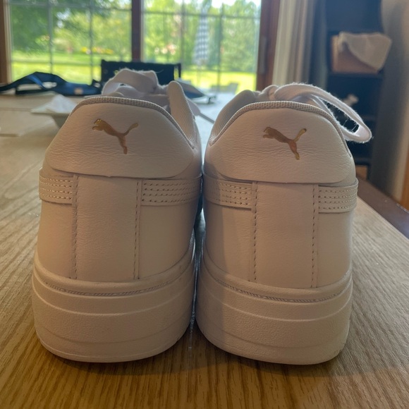 PUMA women’s sneakers size 10 - only worn once! - Picture 4 of 5